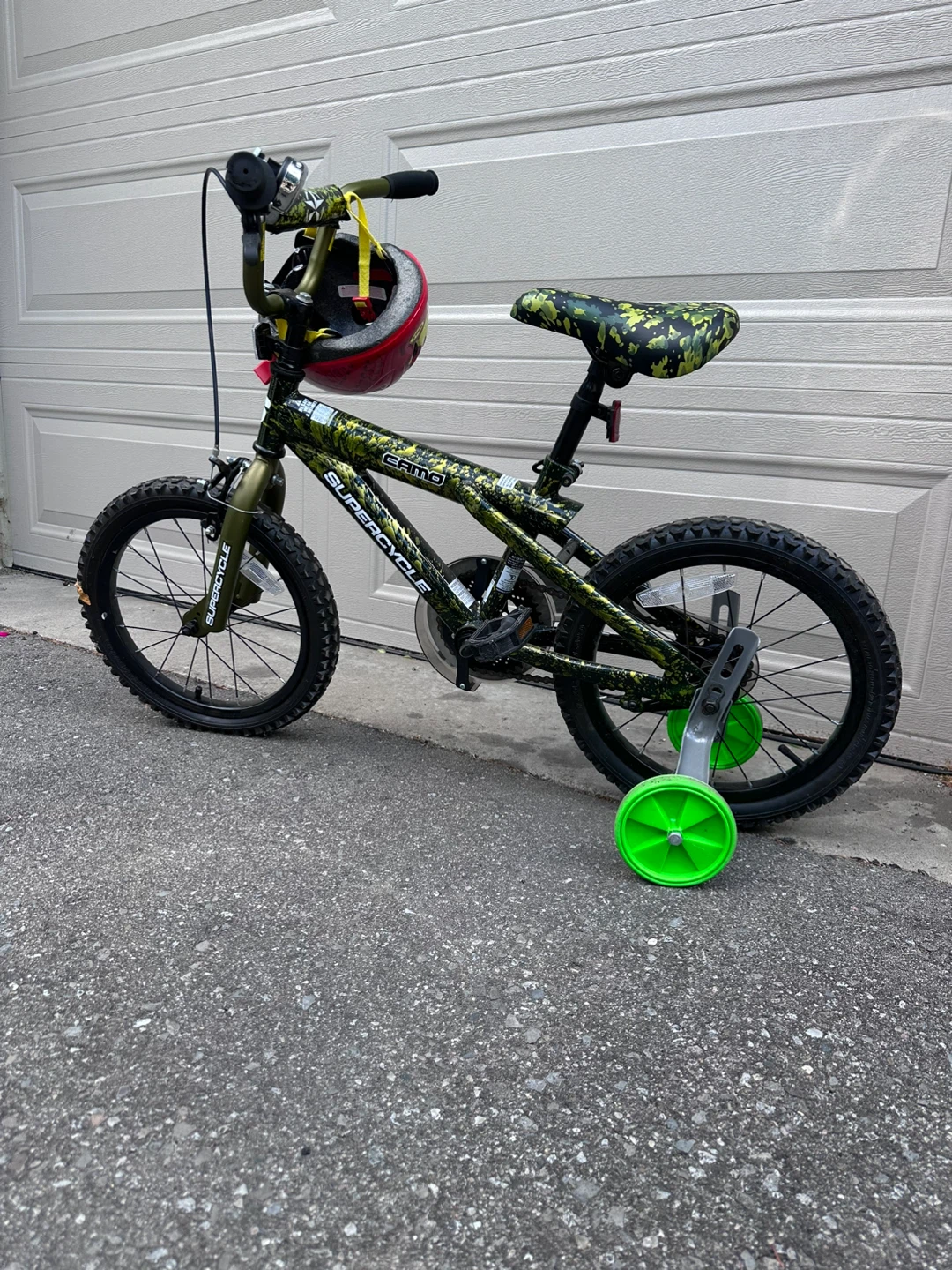 Supercycle Camo Kids Bike with Helmet - photo 2