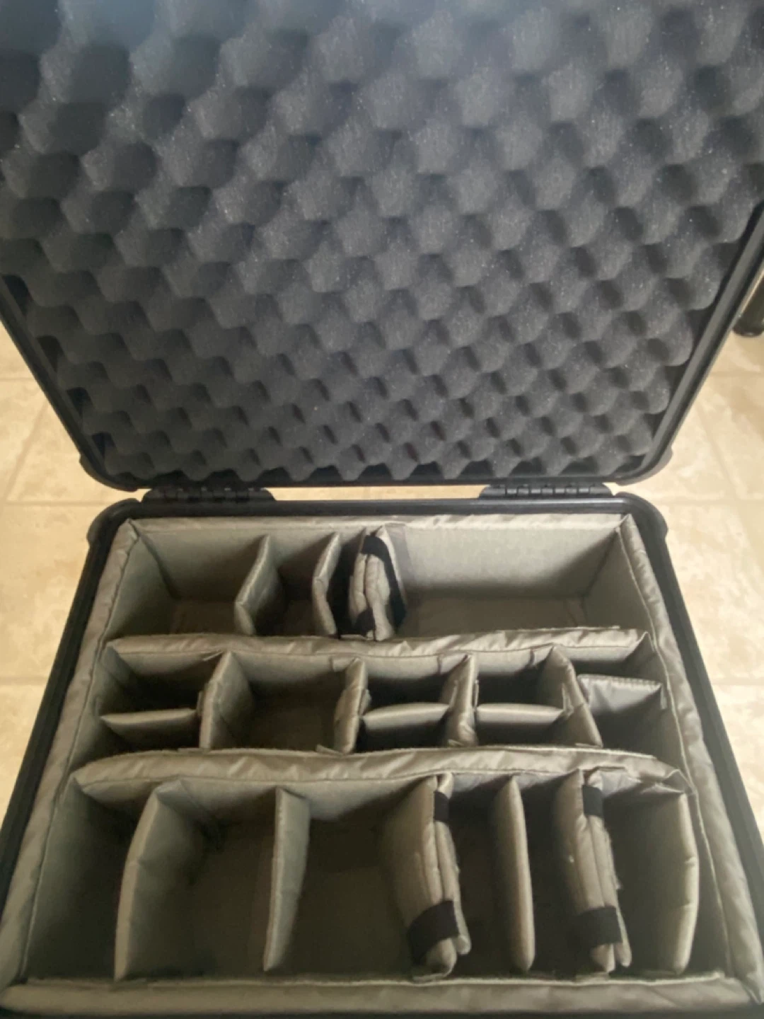 Pelican 1550 Case with padded dividers - photo 2