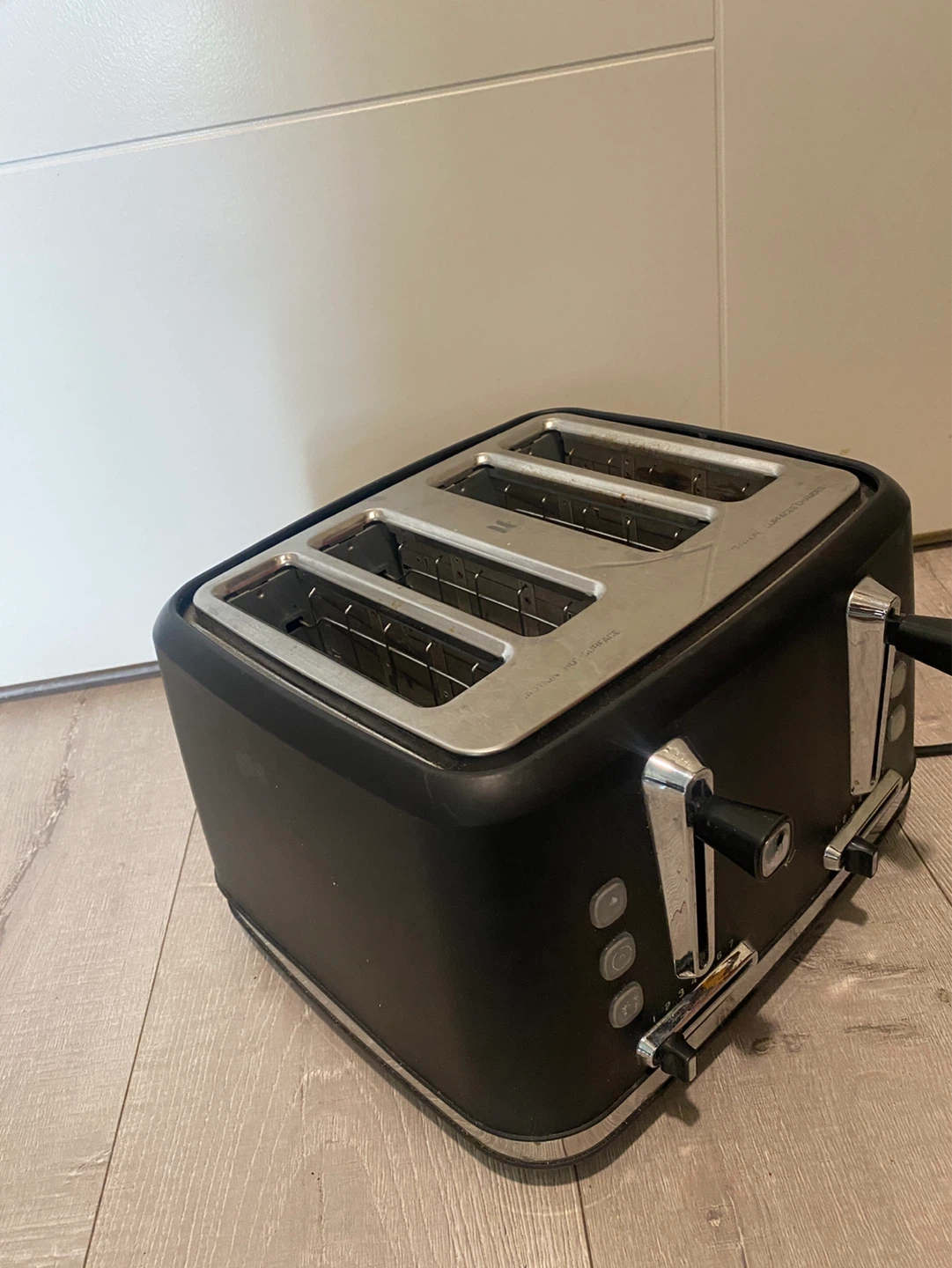 Black 4-Slice Toaster - photo 3