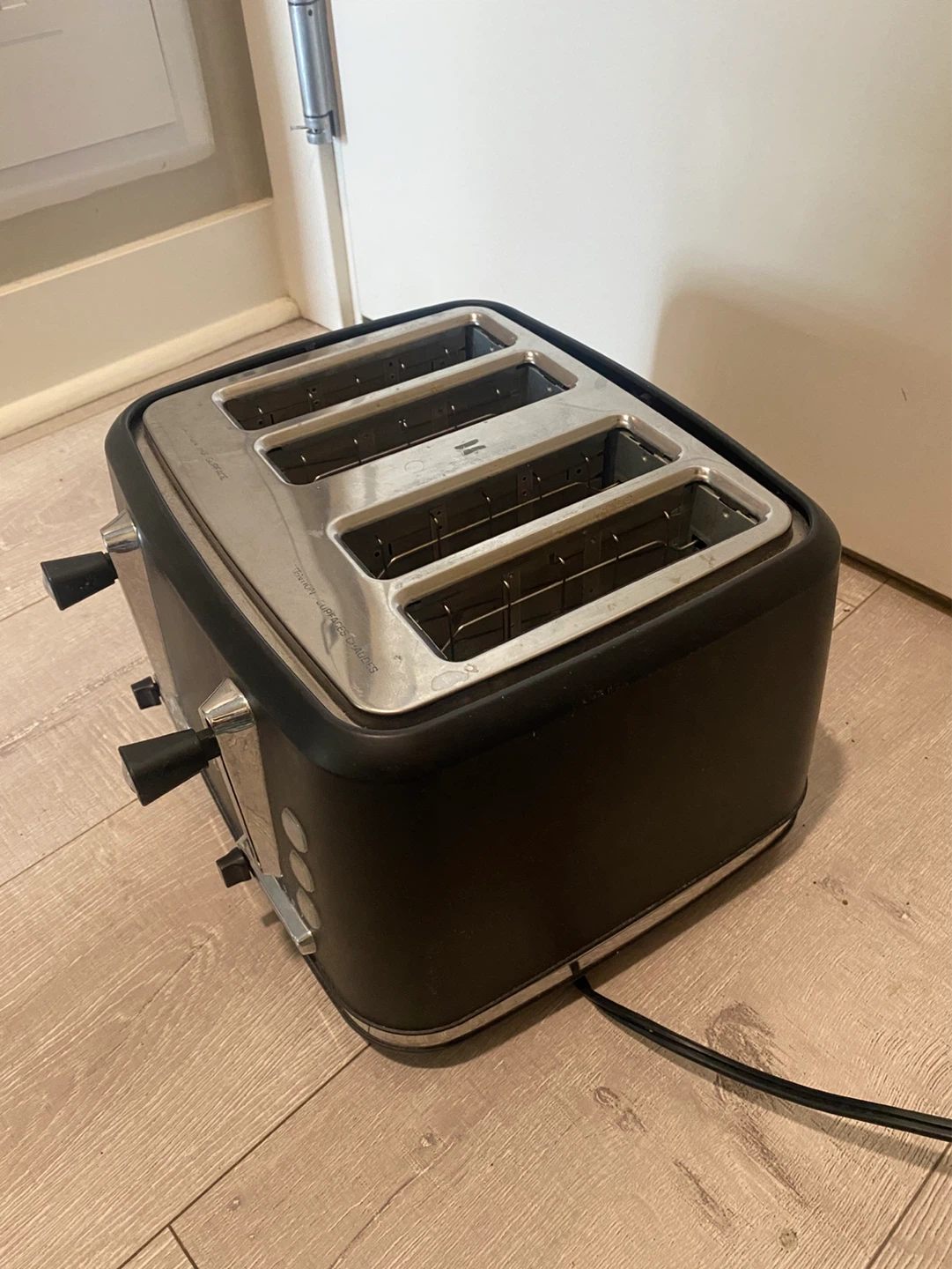 Black 4-Slice Toaster - photo 2