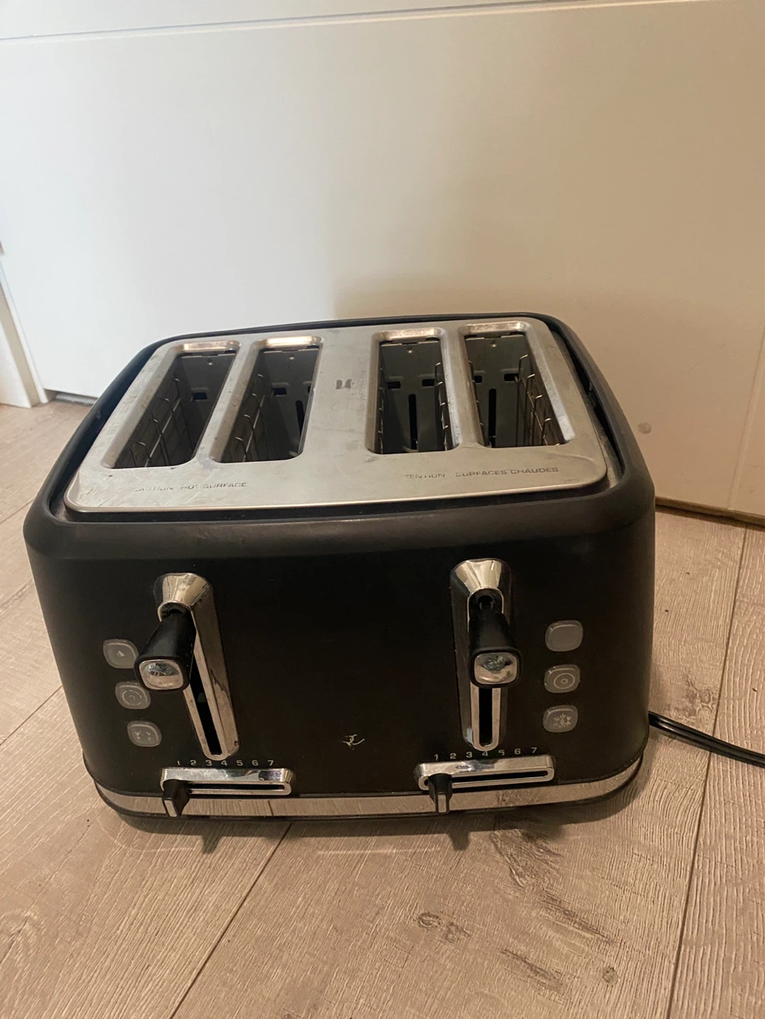 Black 4-Slice Toaster