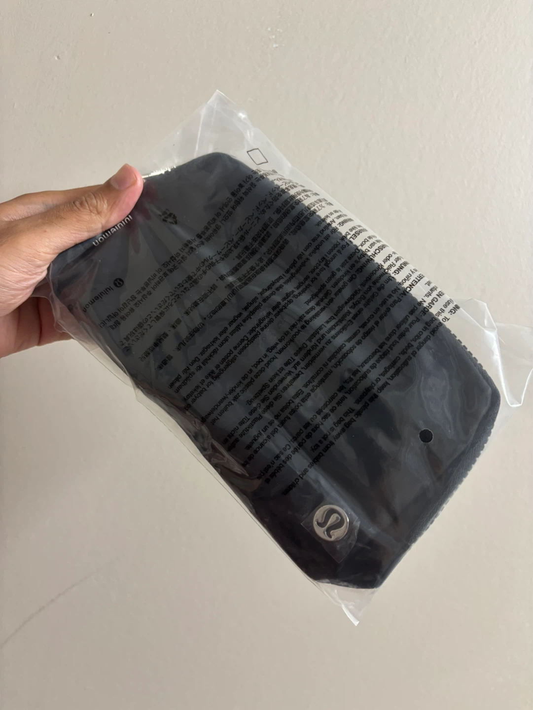 Lululemon Everywhere Belt Bag Black - photo 3