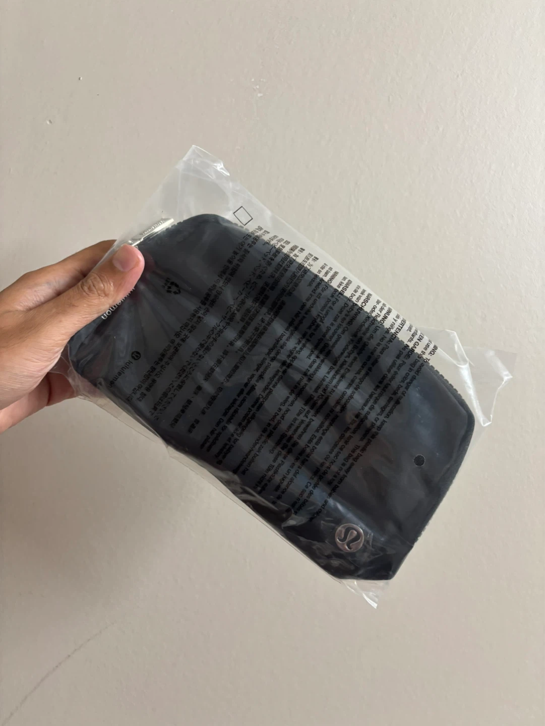 Lululemon Everywhere Belt Bag Black - photo 5