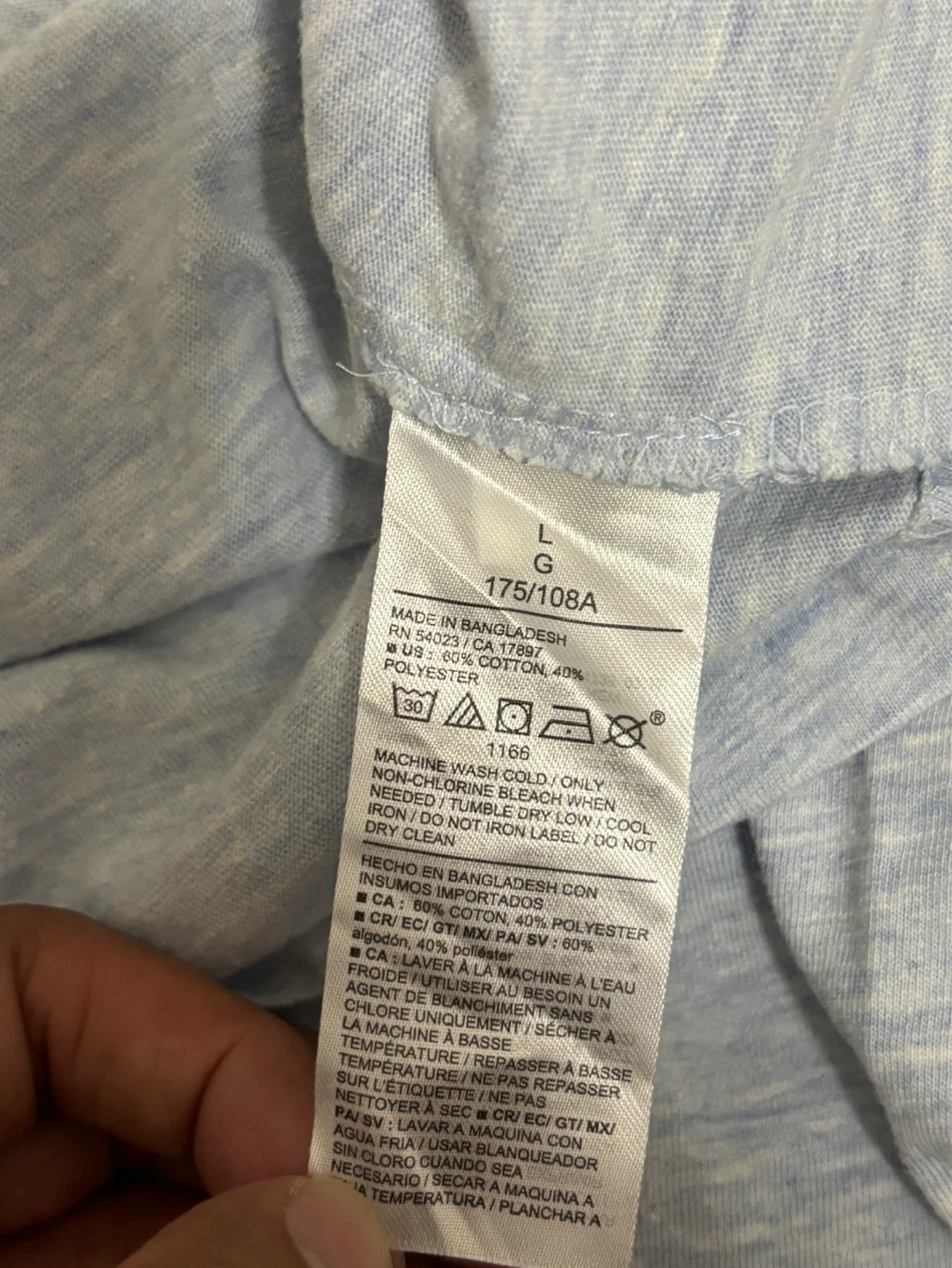 Old Navy T-Shirt in good condition - photo 4