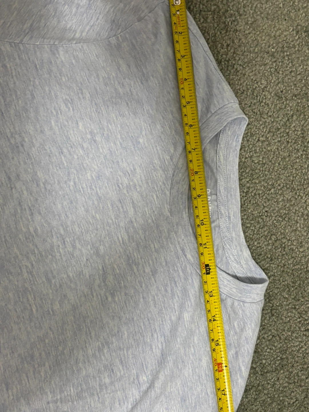Old Navy T-Shirt in good condition - photo 2