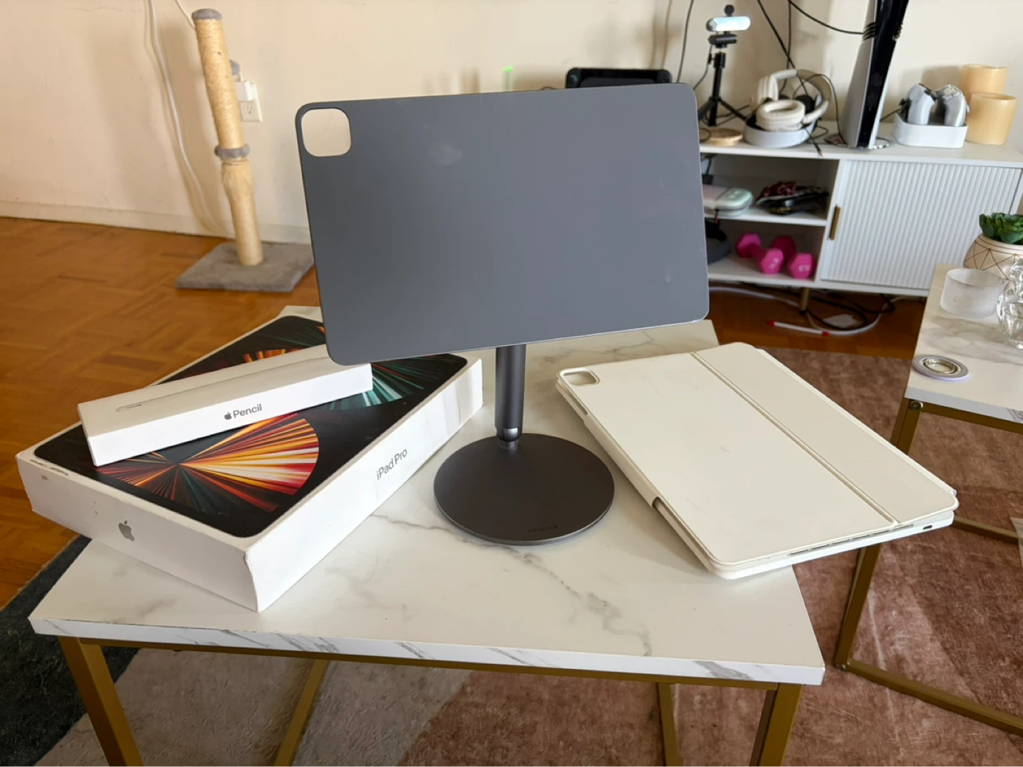 Apple iPad Pro 12.9” + $400 in Accessories - photo 3