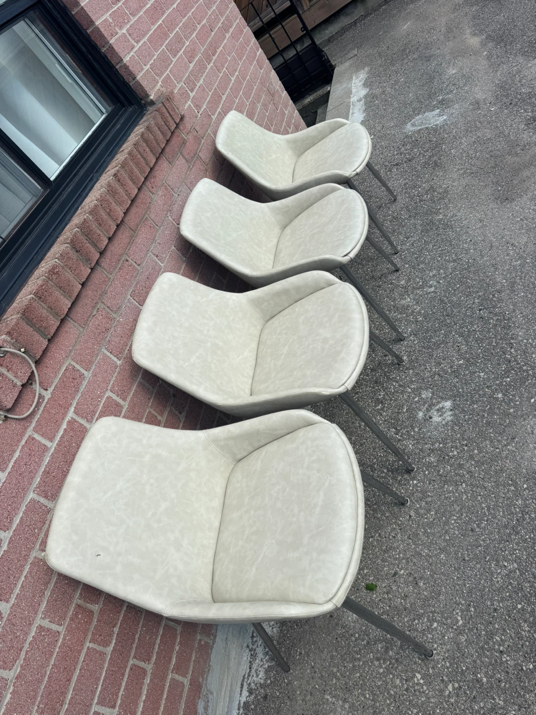 Set of 4 Modern Dining Chairs - Cream Upholstery