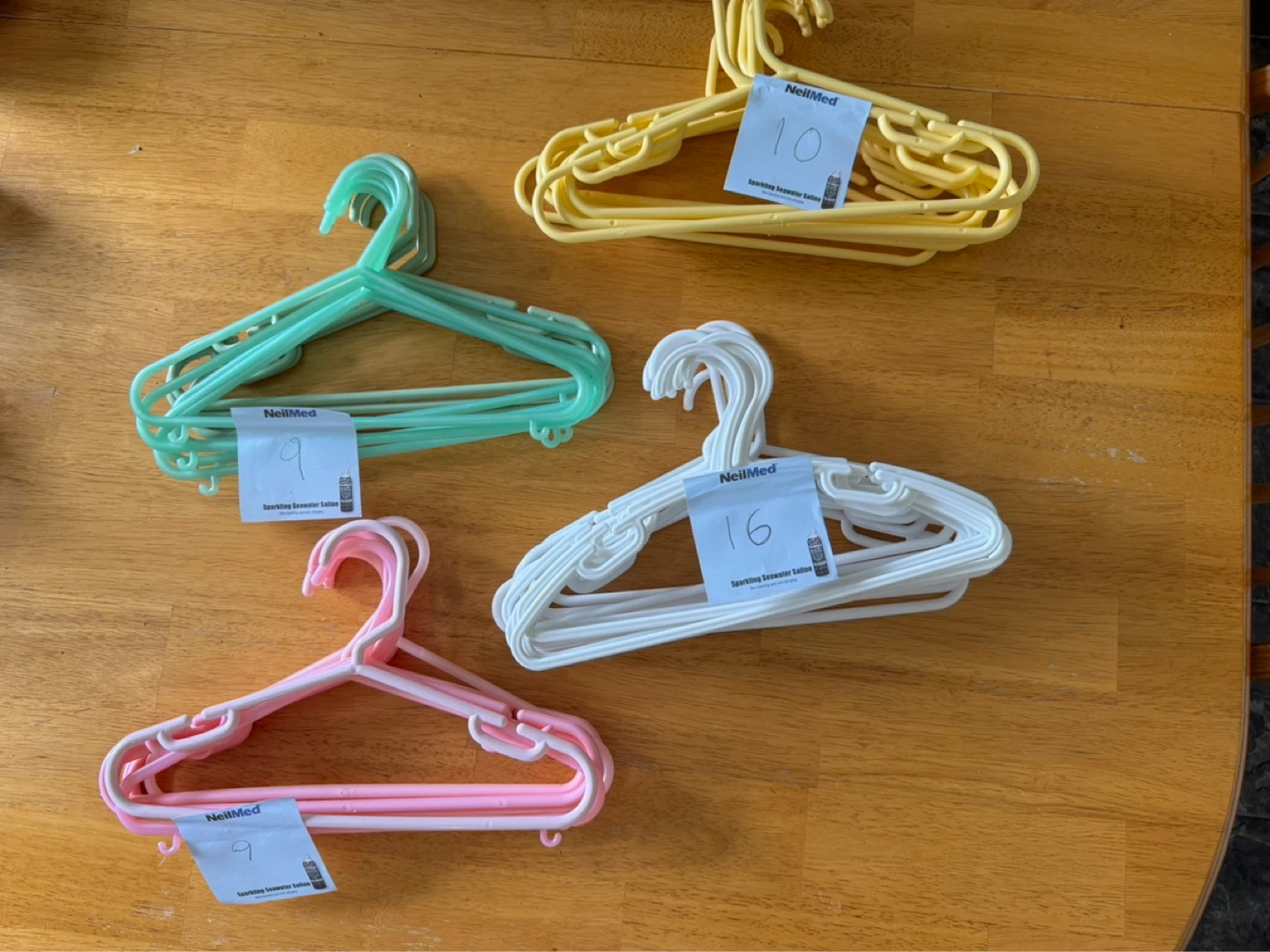 Kids Plastic Hangers (Assorted Colors) 44 units - photo 2