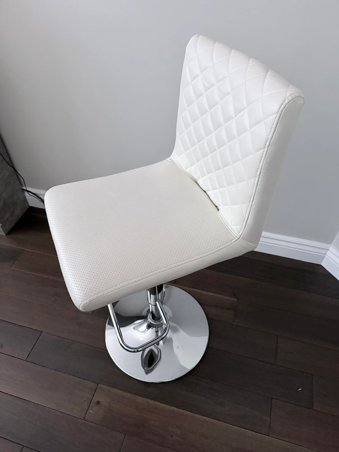 Adjustable Swivel Bar Stool