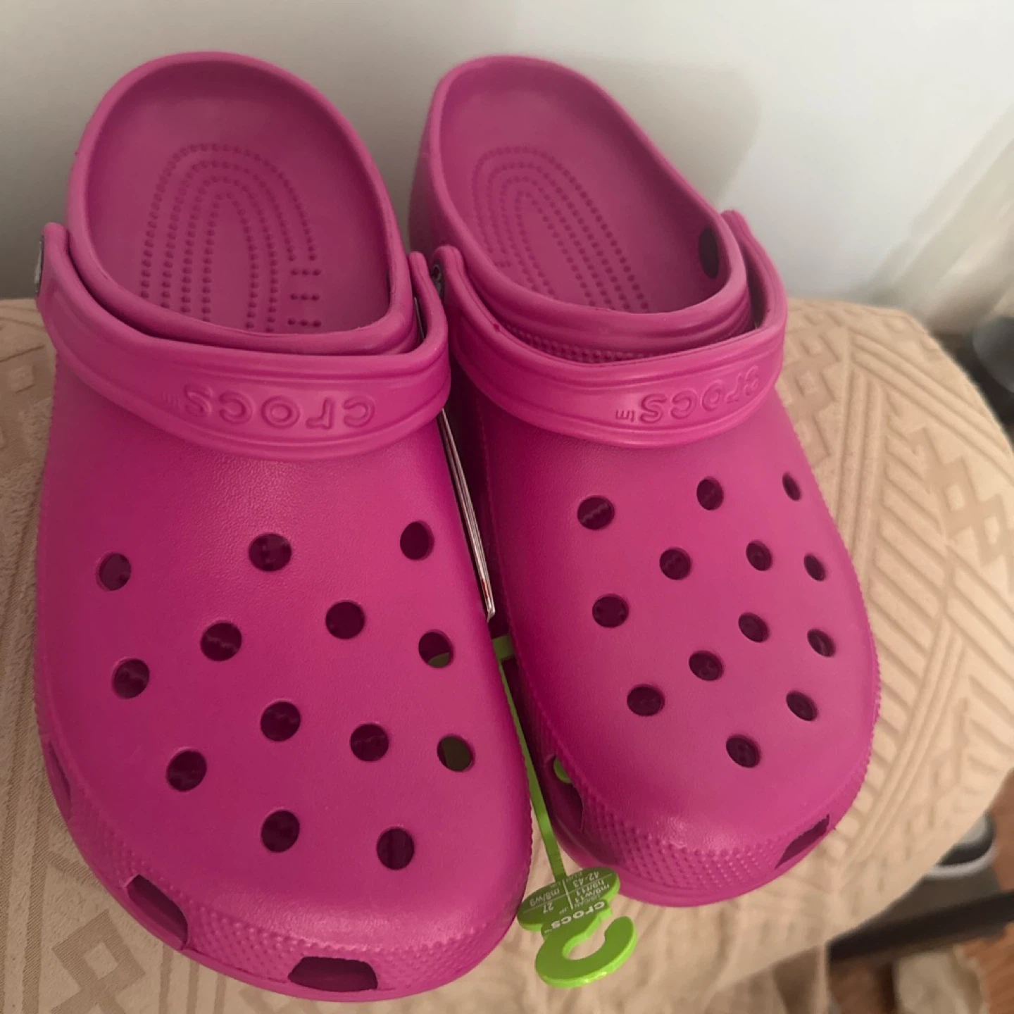 Women’s Crocs Clogs Size 11 Pink - photo 2