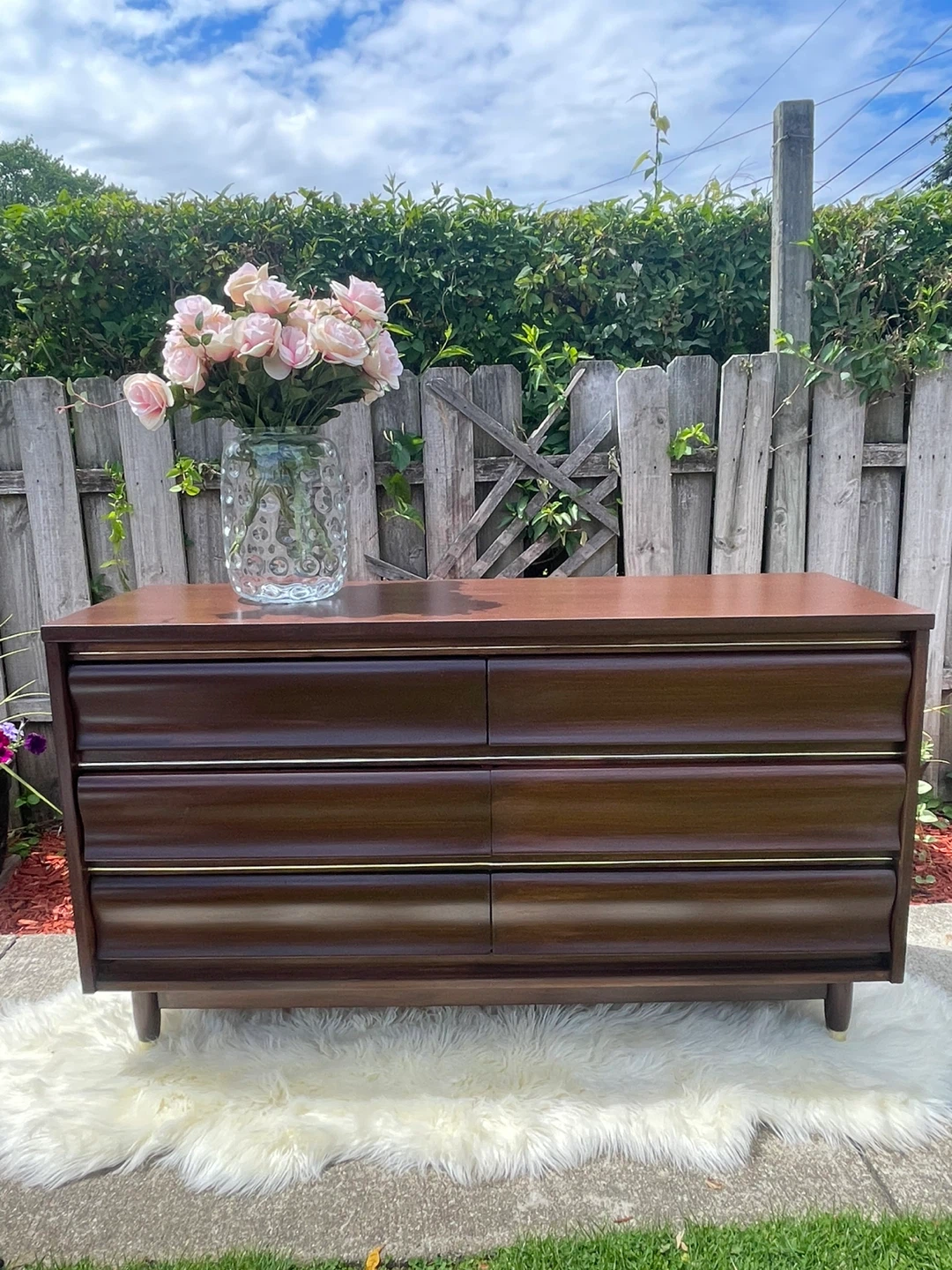 Beautiful MCM UNITED 6 drawers dresser/credenza