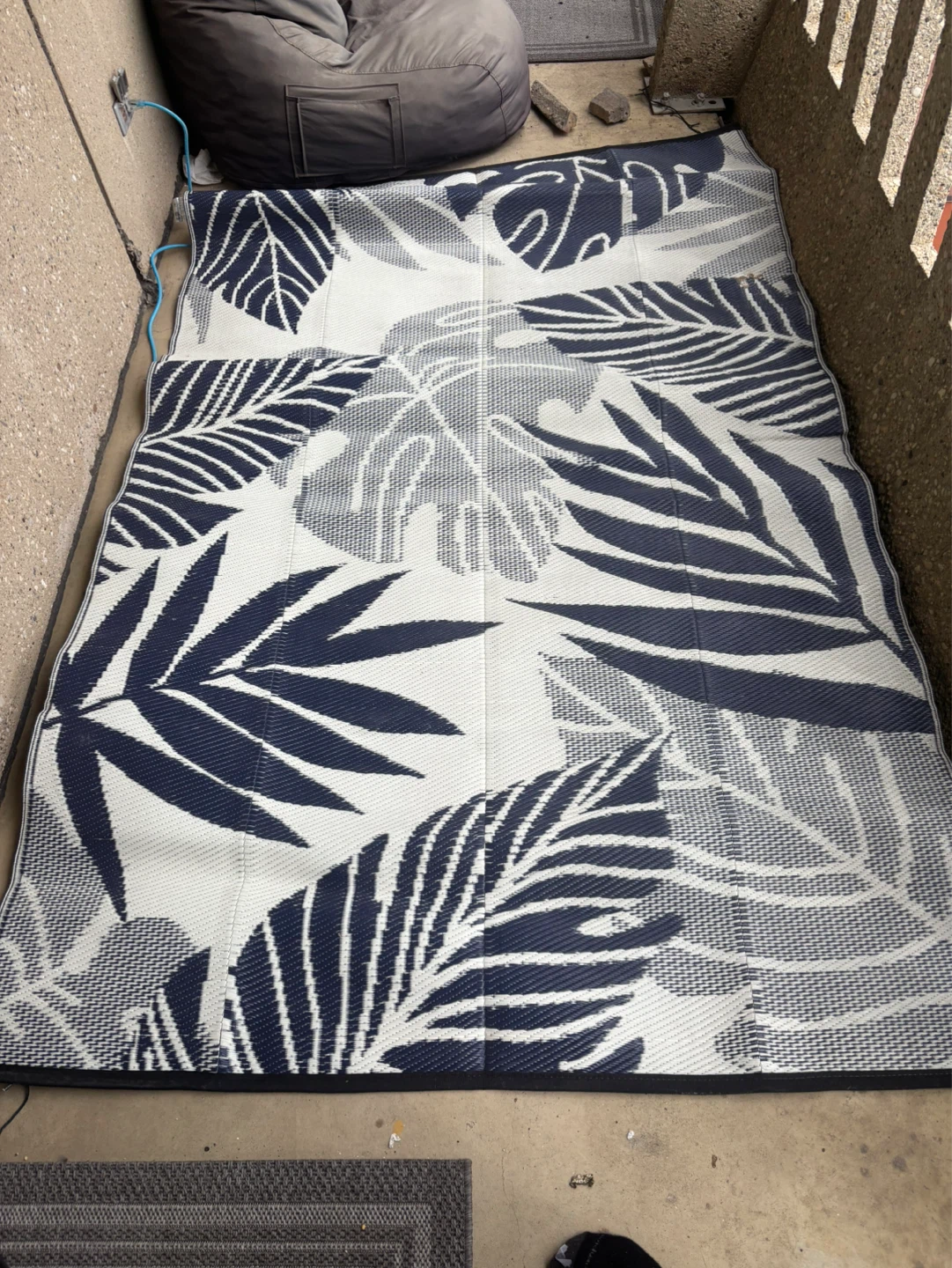 Outdoor Patio Mat - Blue & White Leaf Print