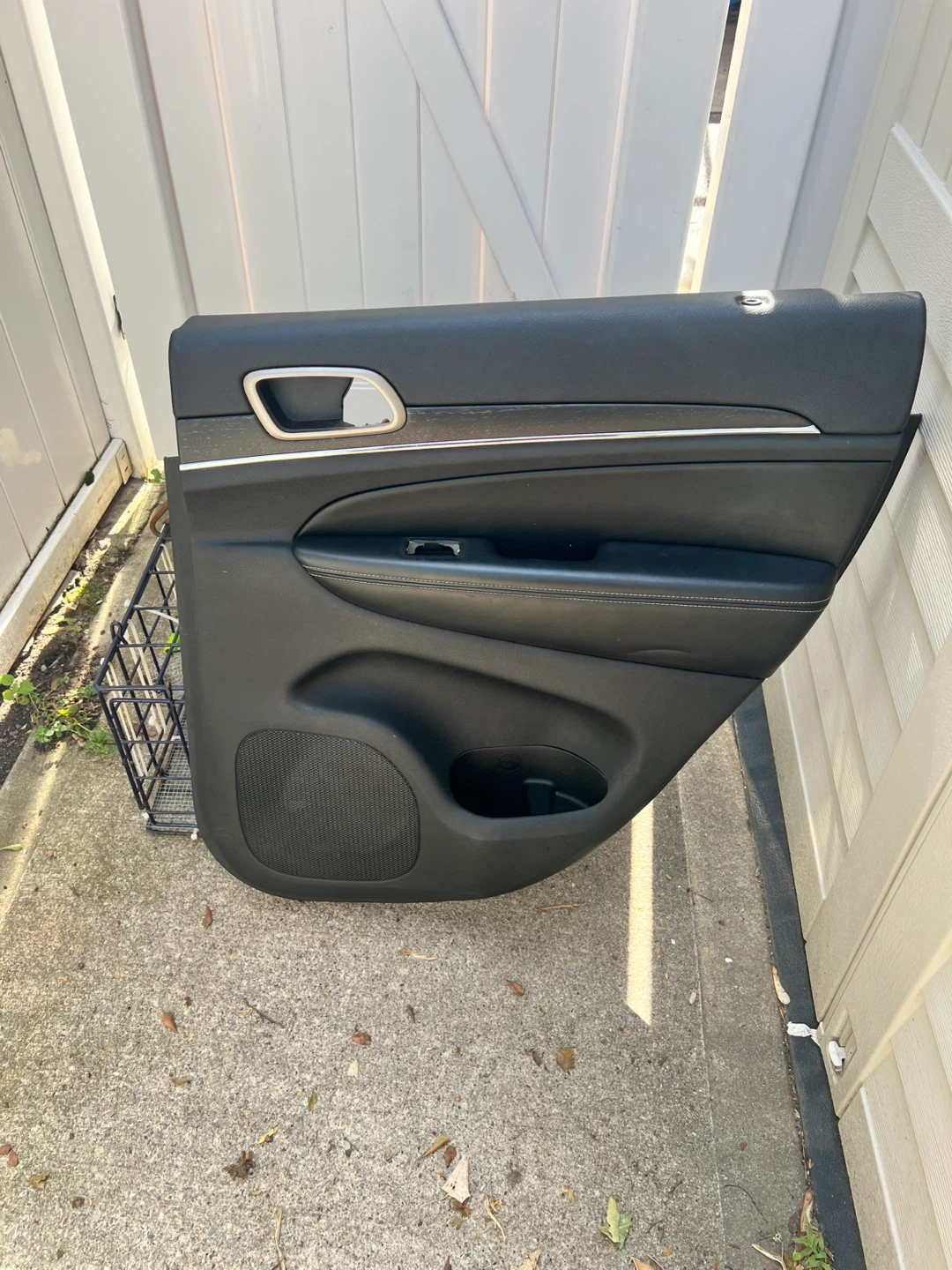2011 - 2021 Jeep Grand Cherokee right rear door panel