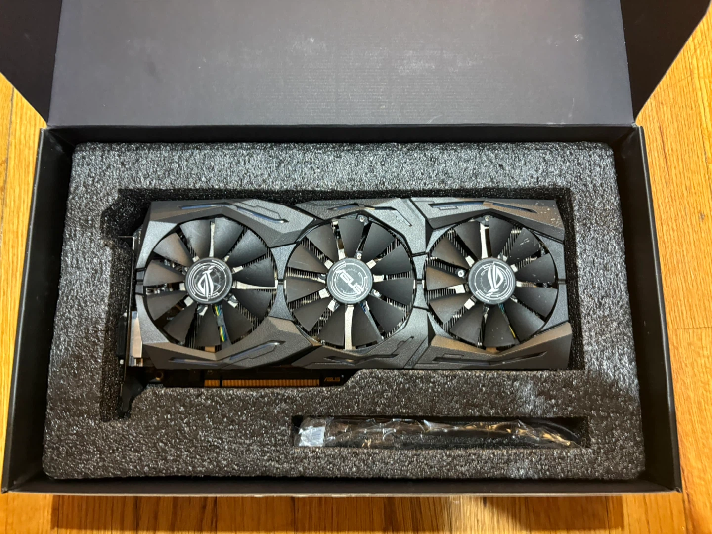 ASUS ROG Strix Gaming AMD Radeon RX 580 8GB OC Edition