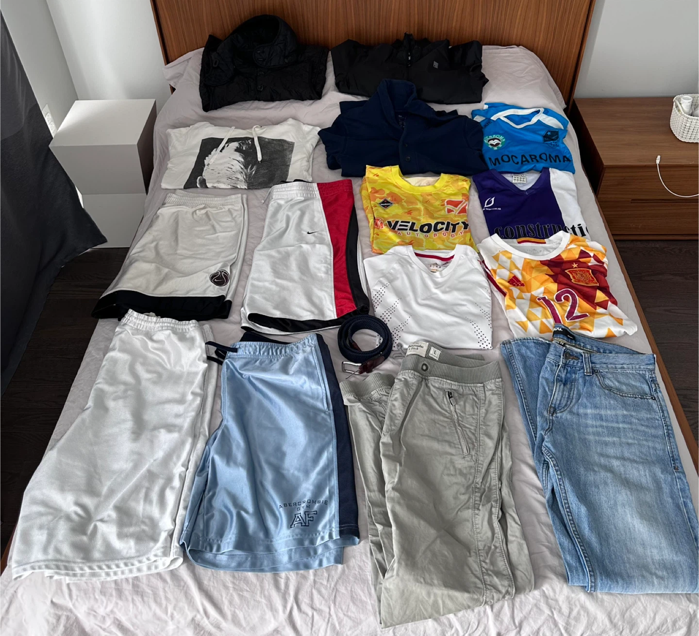 16 pieces men’s M-L clothing shorts jersey jacket