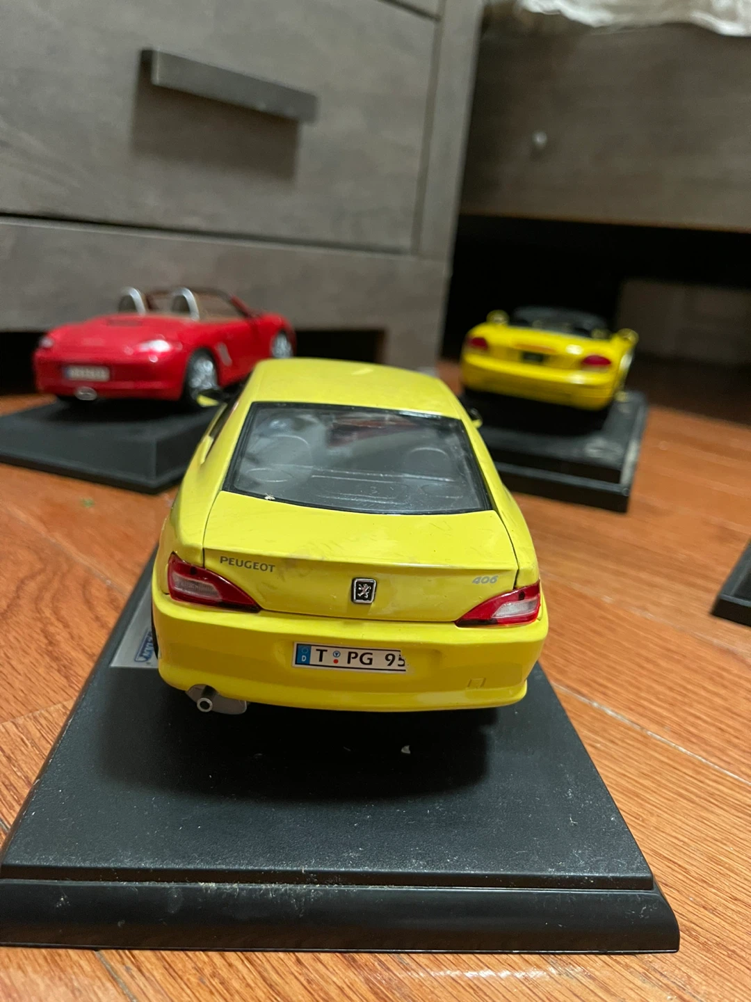 Yellow Peugeot 406 Coupe Model Car - photo 3