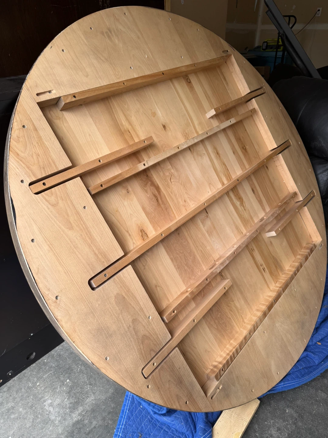 Wooden Round Dining Table with Pedestal Base - photo 4