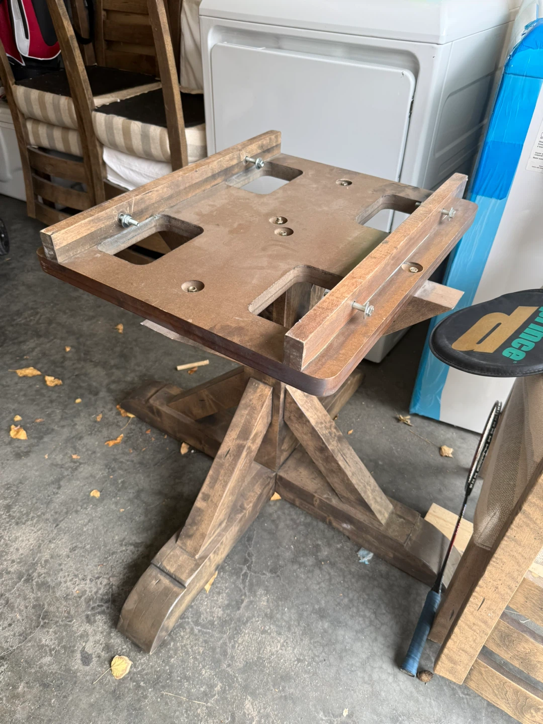 Wooden Round Dining Table with Pedestal Base