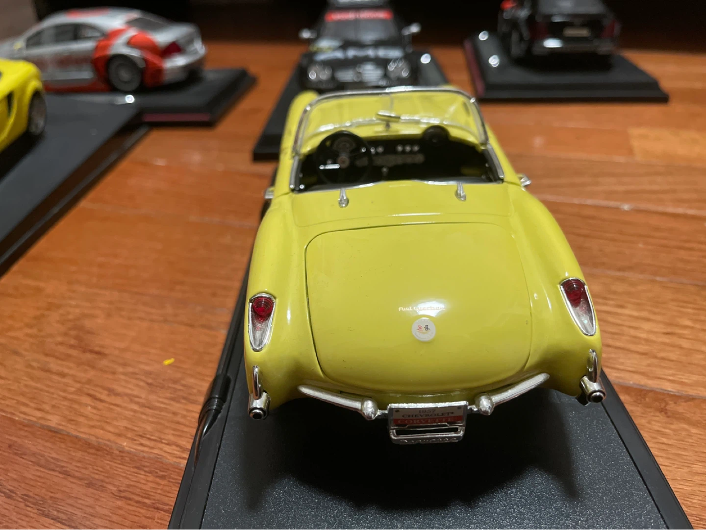 Yellow 1957 Chevrolet Corvette Diecast Model Car - photo 3