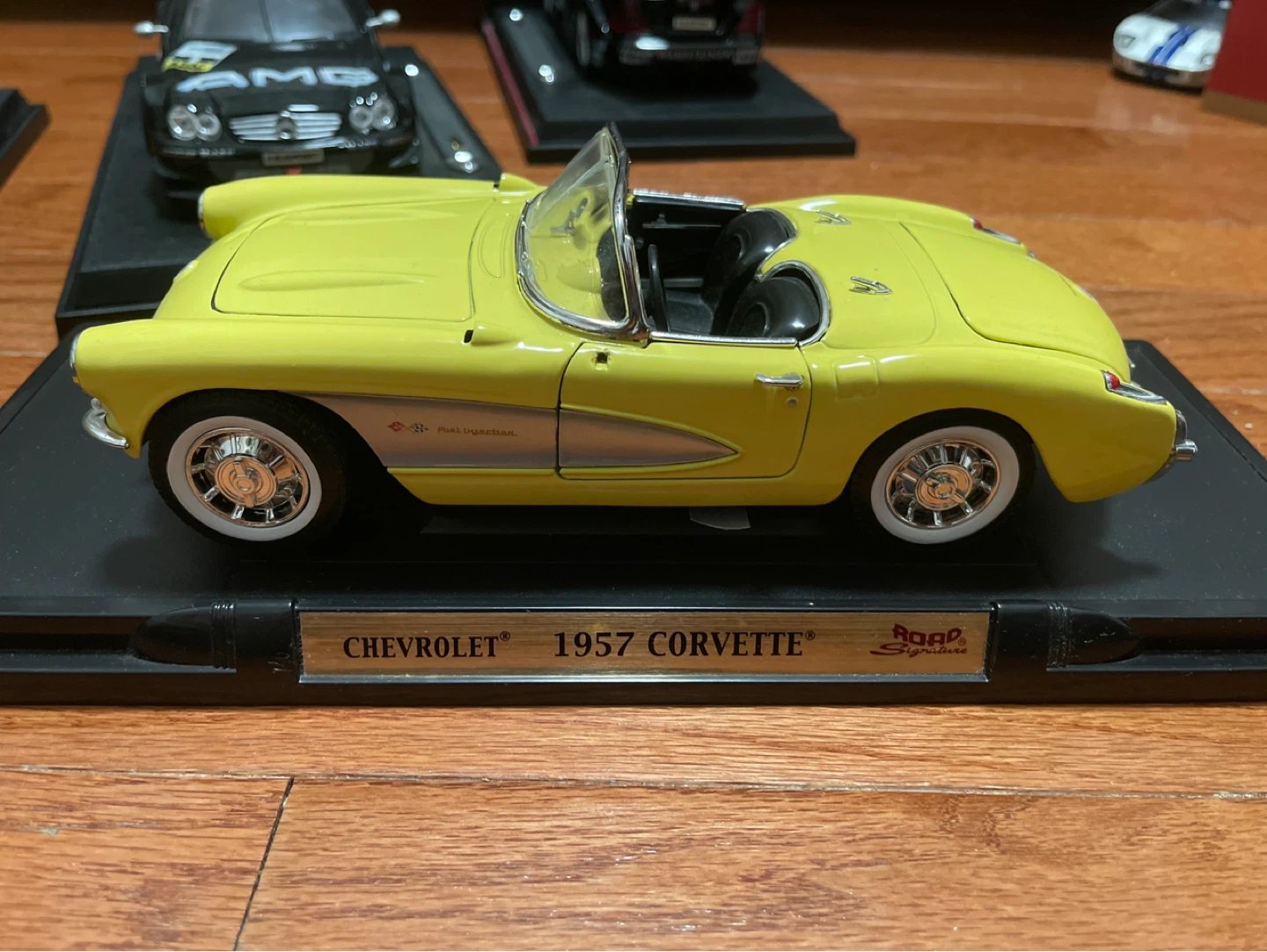Yellow 1957 Chevrolet Corvette Diecast Model Car - photo 2