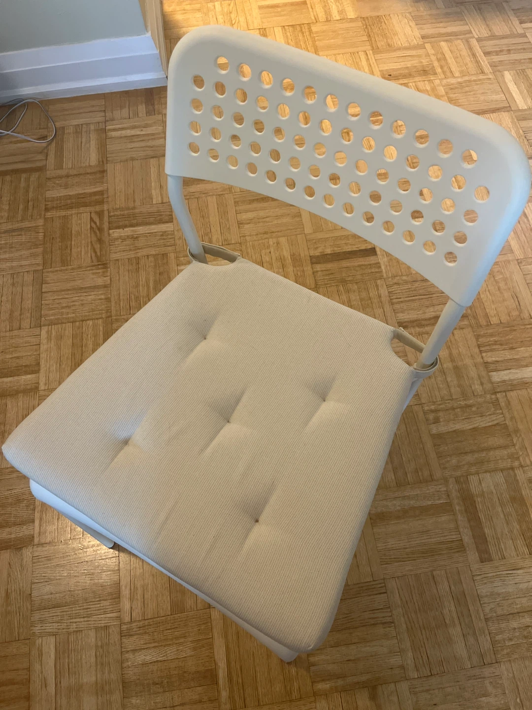 4 white IKEA Chair with Padded Seat