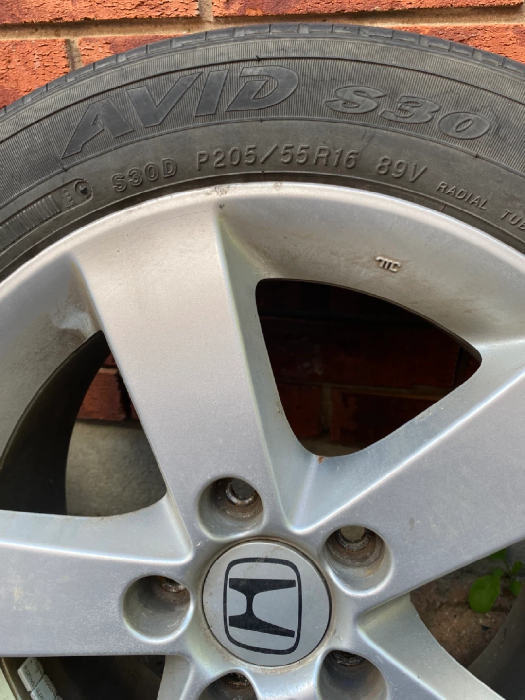 Set of 4 Honda Alloy Wheels with Pirelli Tires - photo 3