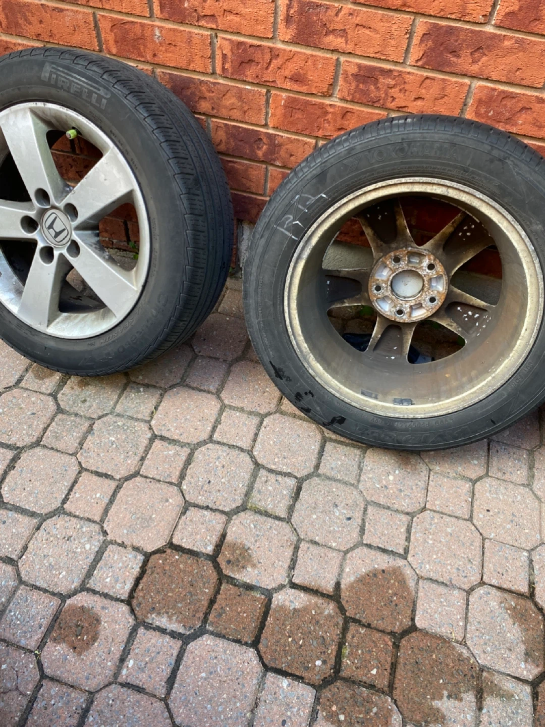 Set of 4 Honda Alloy Wheels with Pirelli Tires - photo 4