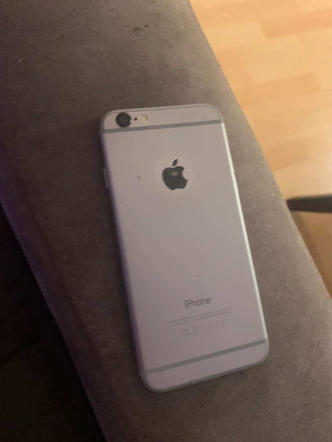 IPhone 6 Silver 16 GB unlocked with 80% battery health - photo 2