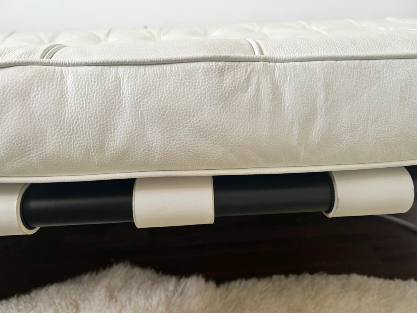 Barcelona Style Chaise - White Leather (Need gone ASAP) - photo 4