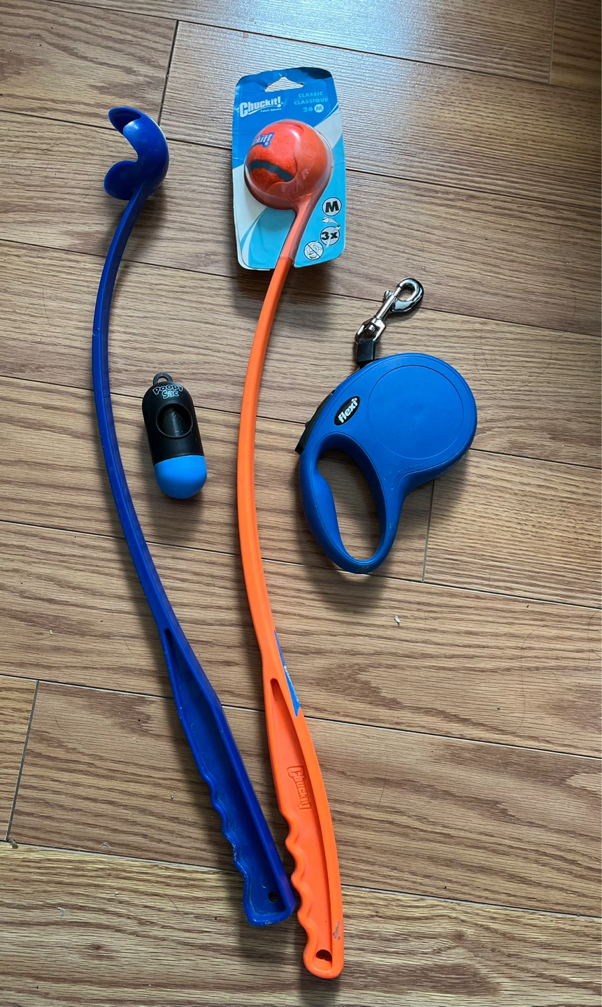 2 Dog  Ball Launchers & Flexi Retractable Leash Bundle