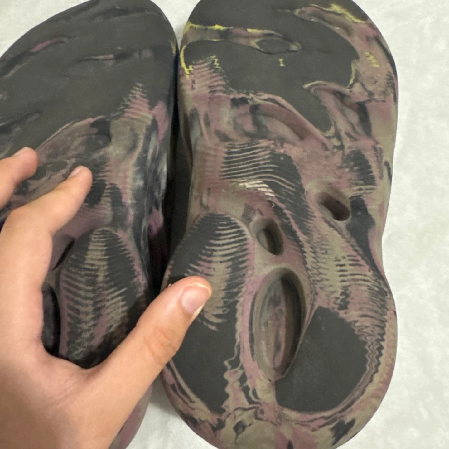 Camouflage Foam Runner Style Clogs - photo 3