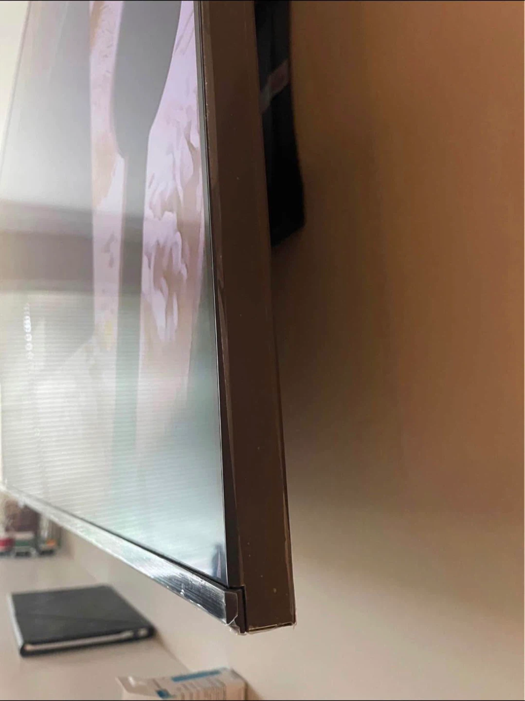 Samsung 50inch smart TV with box - photo 2