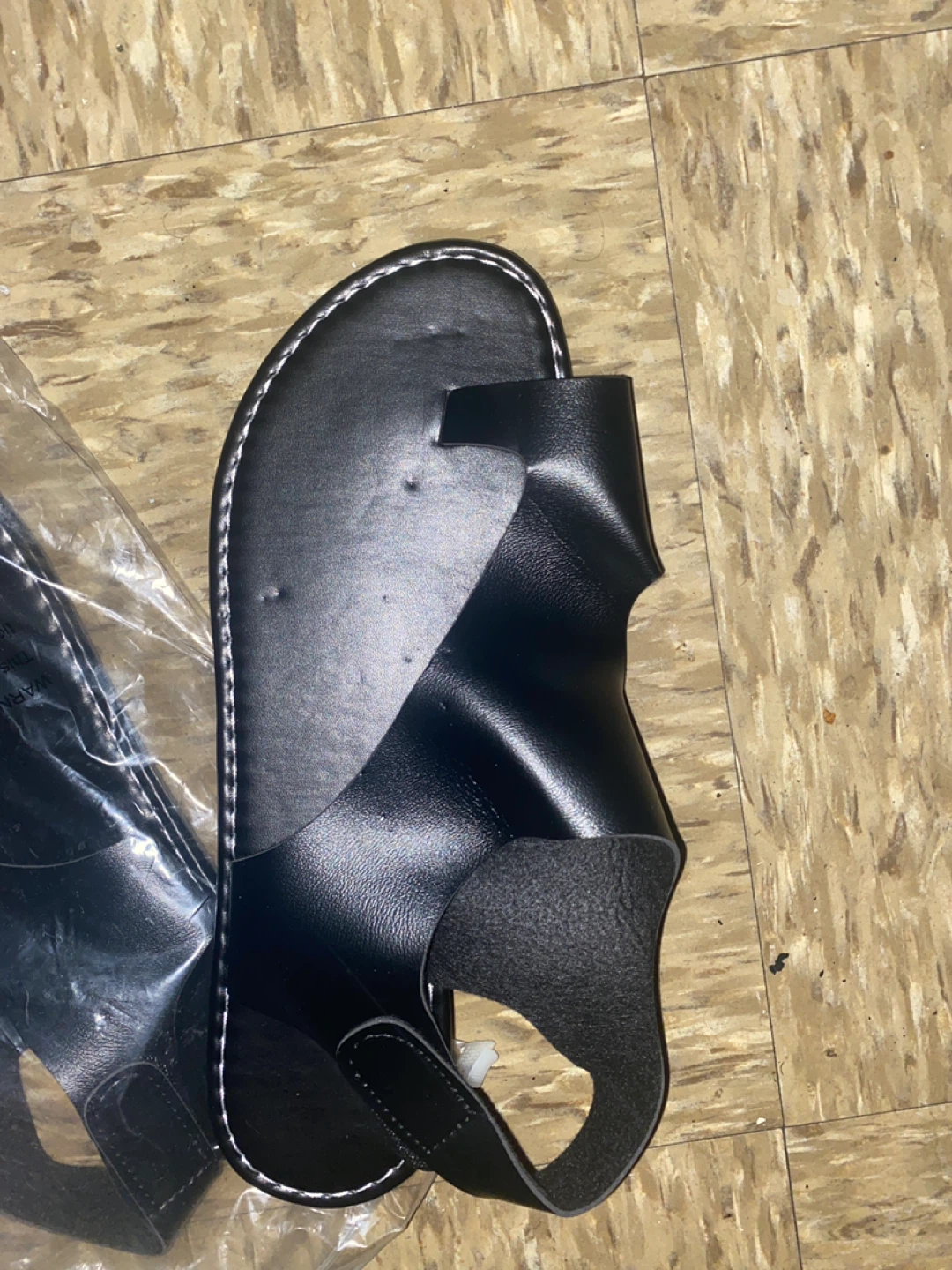 Black Leather Toe Loop Sandals - photo 3