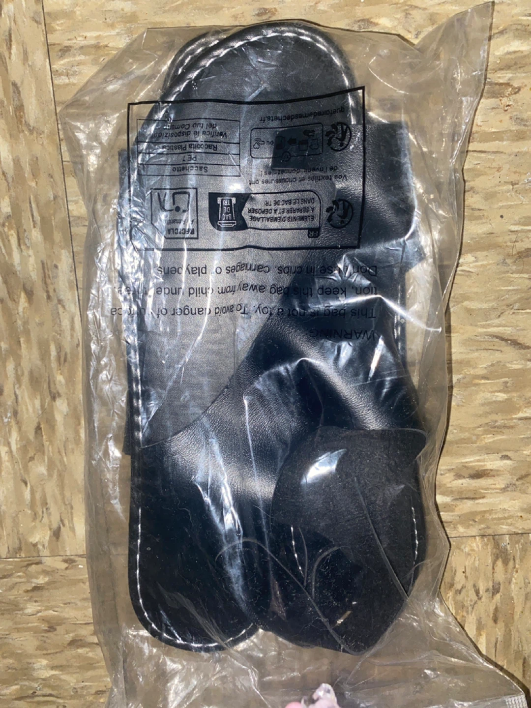 Black Leather Toe Loop Sandals - photo 2