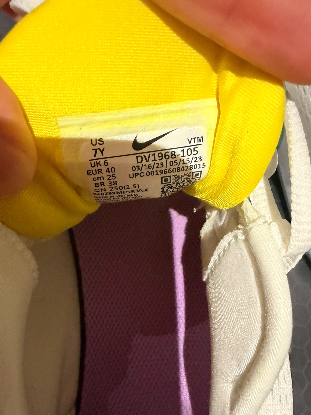 Nike AIR Running Shoes kids youth 7 - photo 2