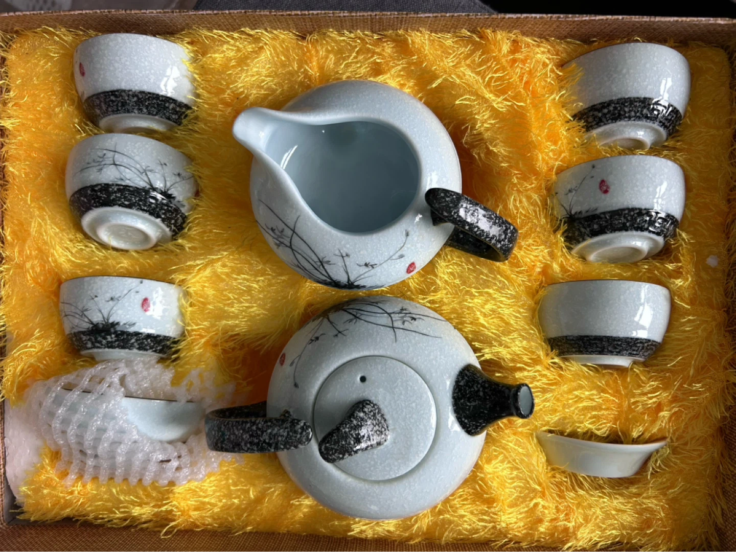 Chinese porcelain tea cup set