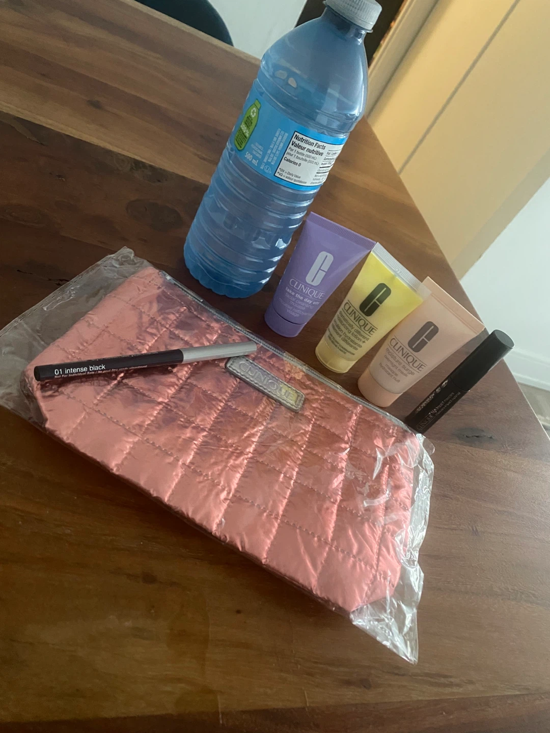 New unused Clinique Skincare Set with Makeup Bag - photo 2