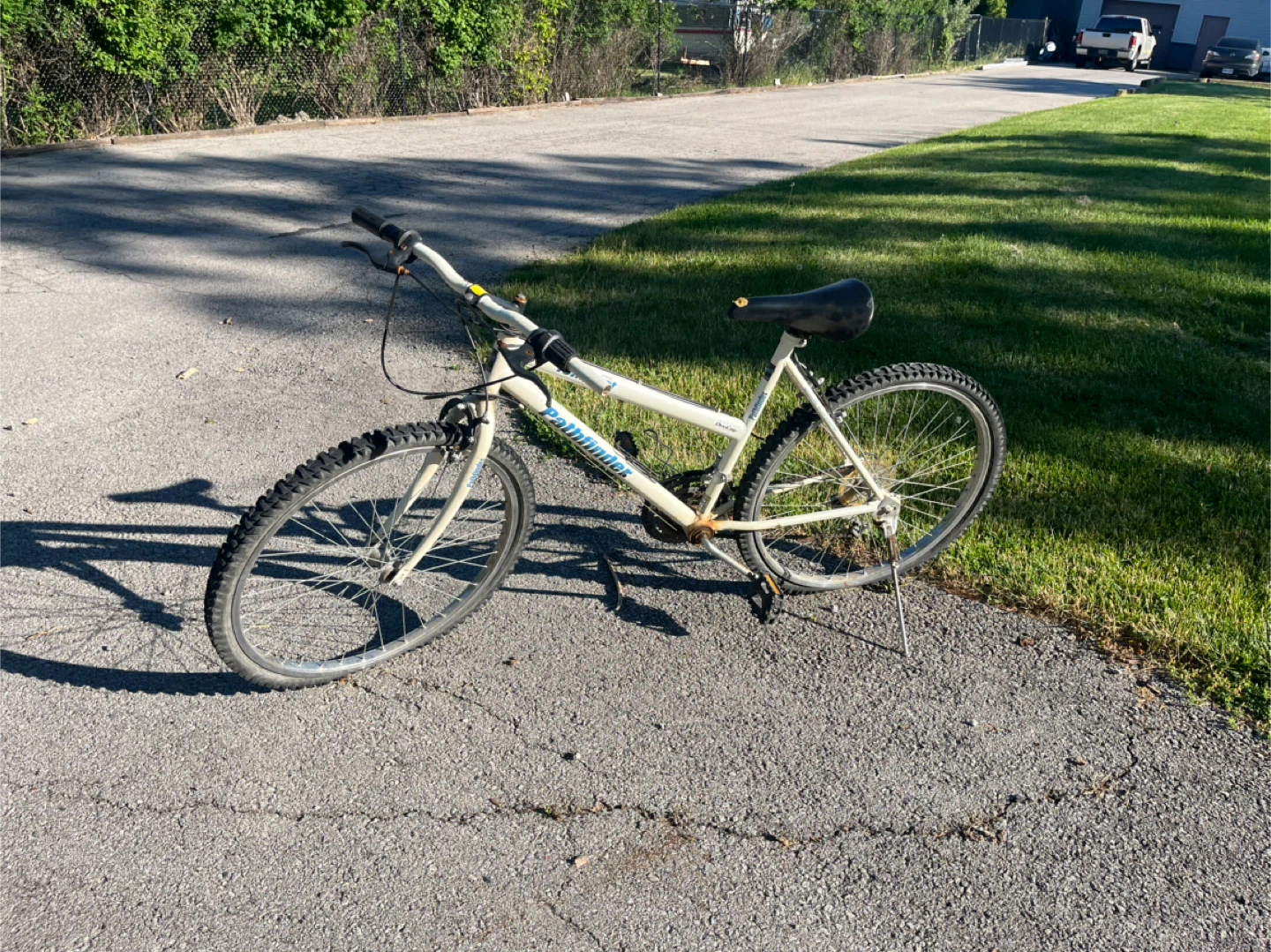 Pathfinder Mountain Bike - Cream