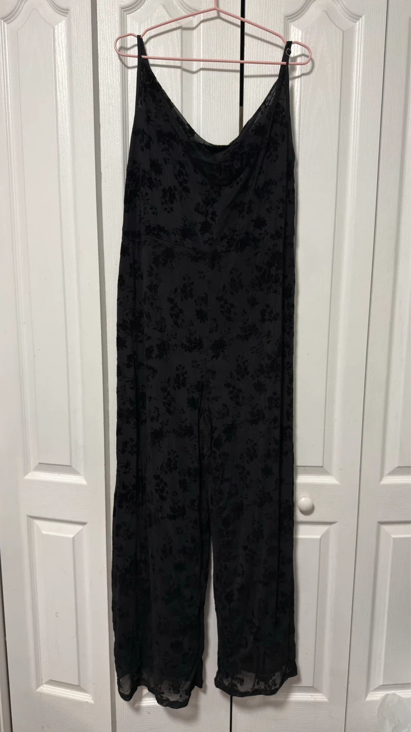 Black Floral Jumpsuit (XL)