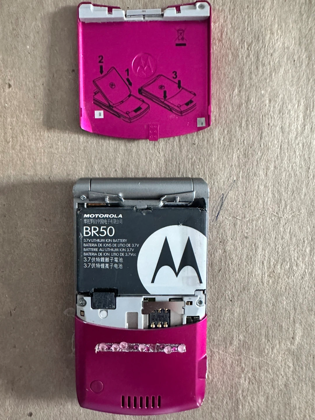 Motorola RAZR V3m Pink Cell Phone - photo 4