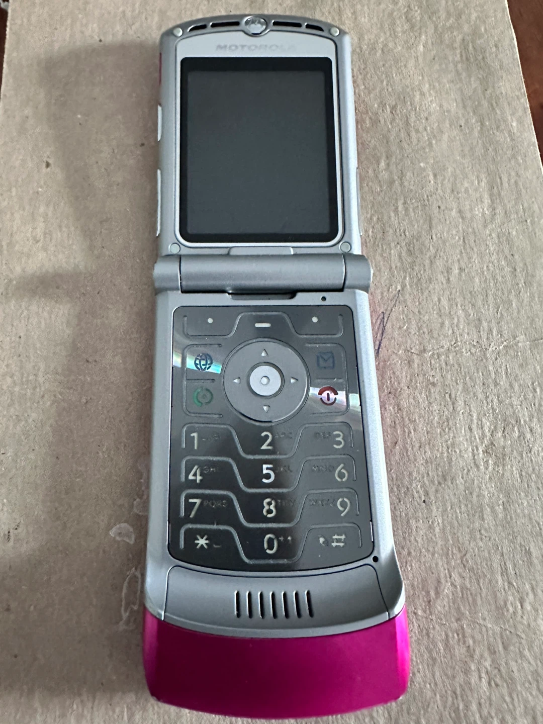 Motorola RAZR V3m Pink Cell Phone - photo 2