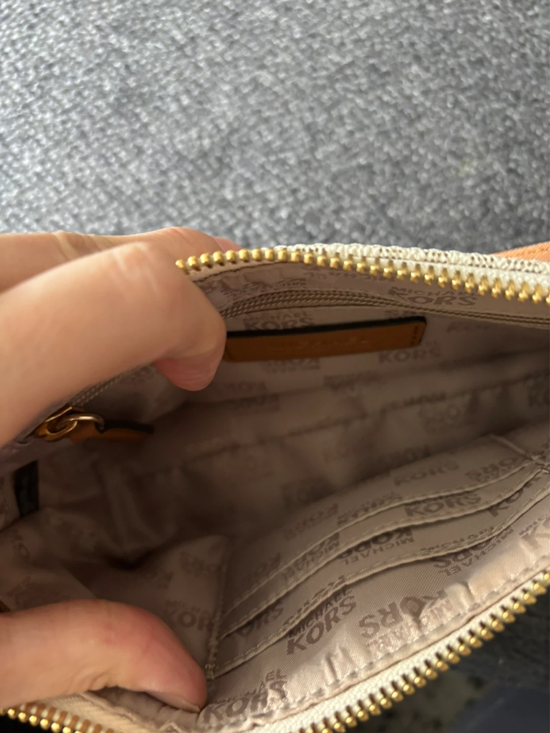 Michael Kors canvas purse - photo 3