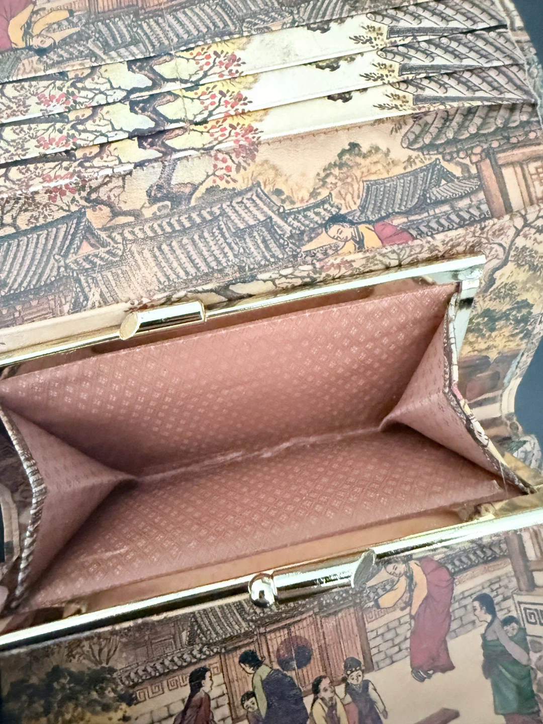 Wallet with Traditional Asian Scene Design - photo 4