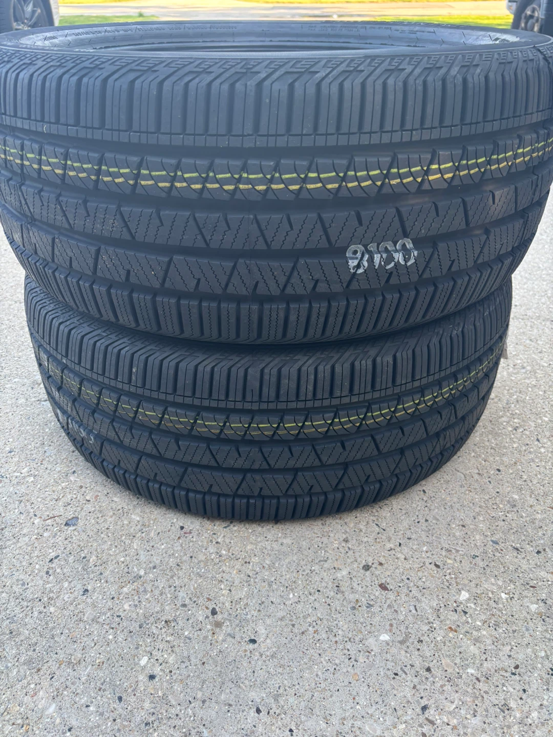 Continental CrossContact LX Sport 265/45R20 104H Tires
