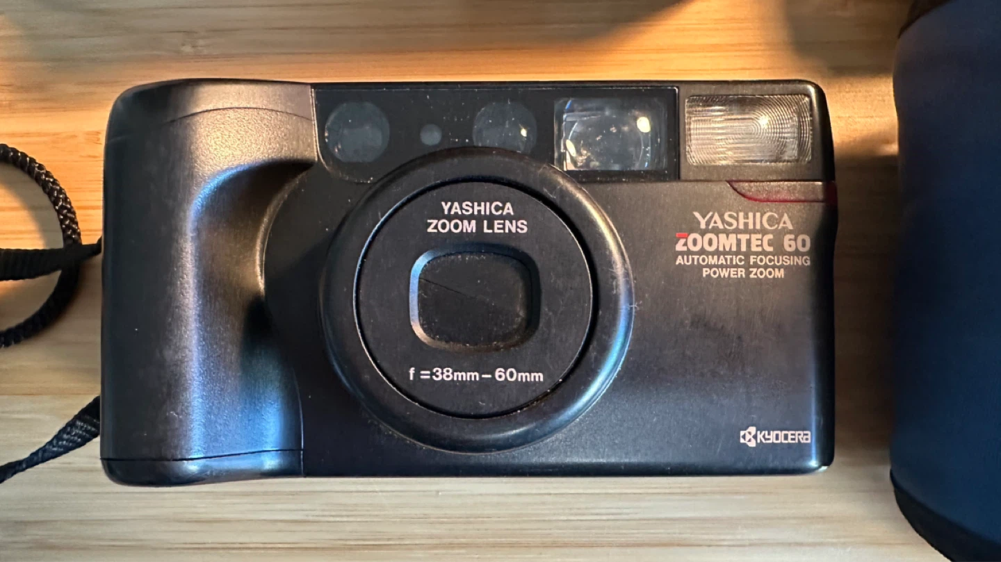 Assorted 35mm Point and Shoot Cameras - photo 2