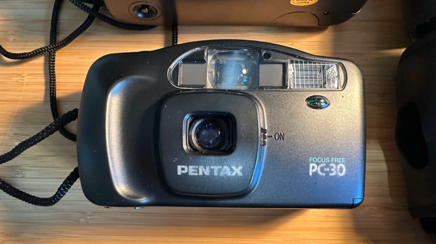 Assorted 35mm Point and Shoot Cameras - photo 3