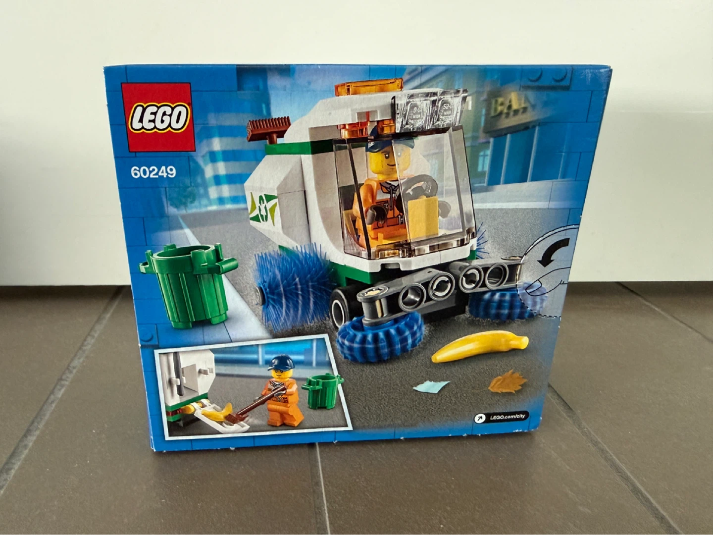 LEGO City 60249 Street Sweeper - photo 2