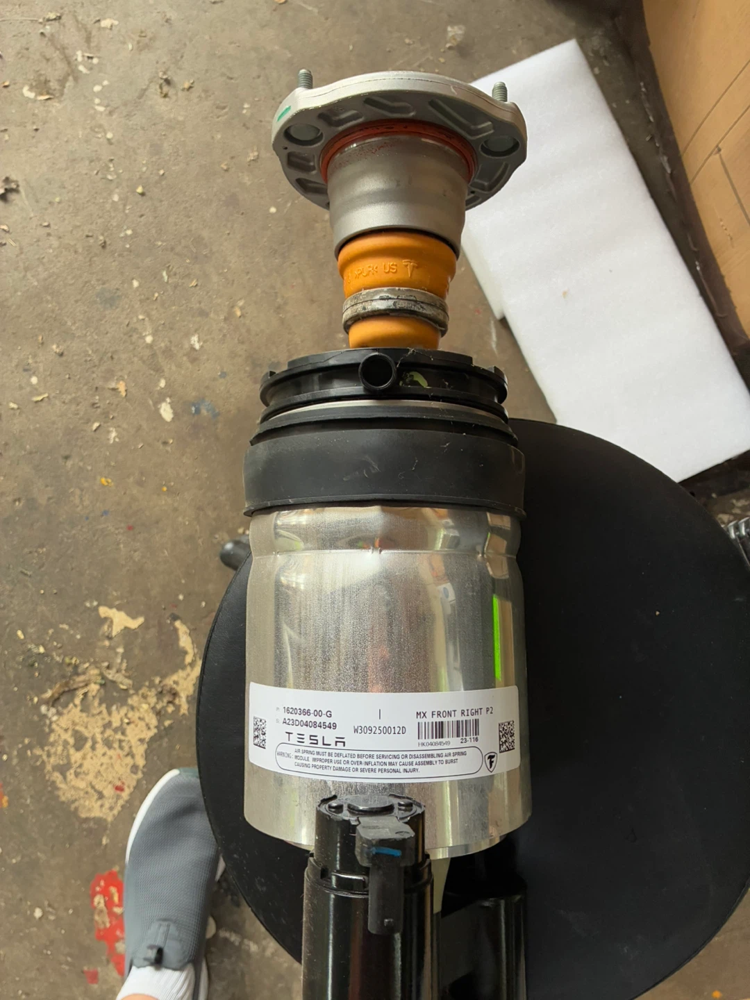 Tesla Air Suspension Strut MX Front R1 Light P2