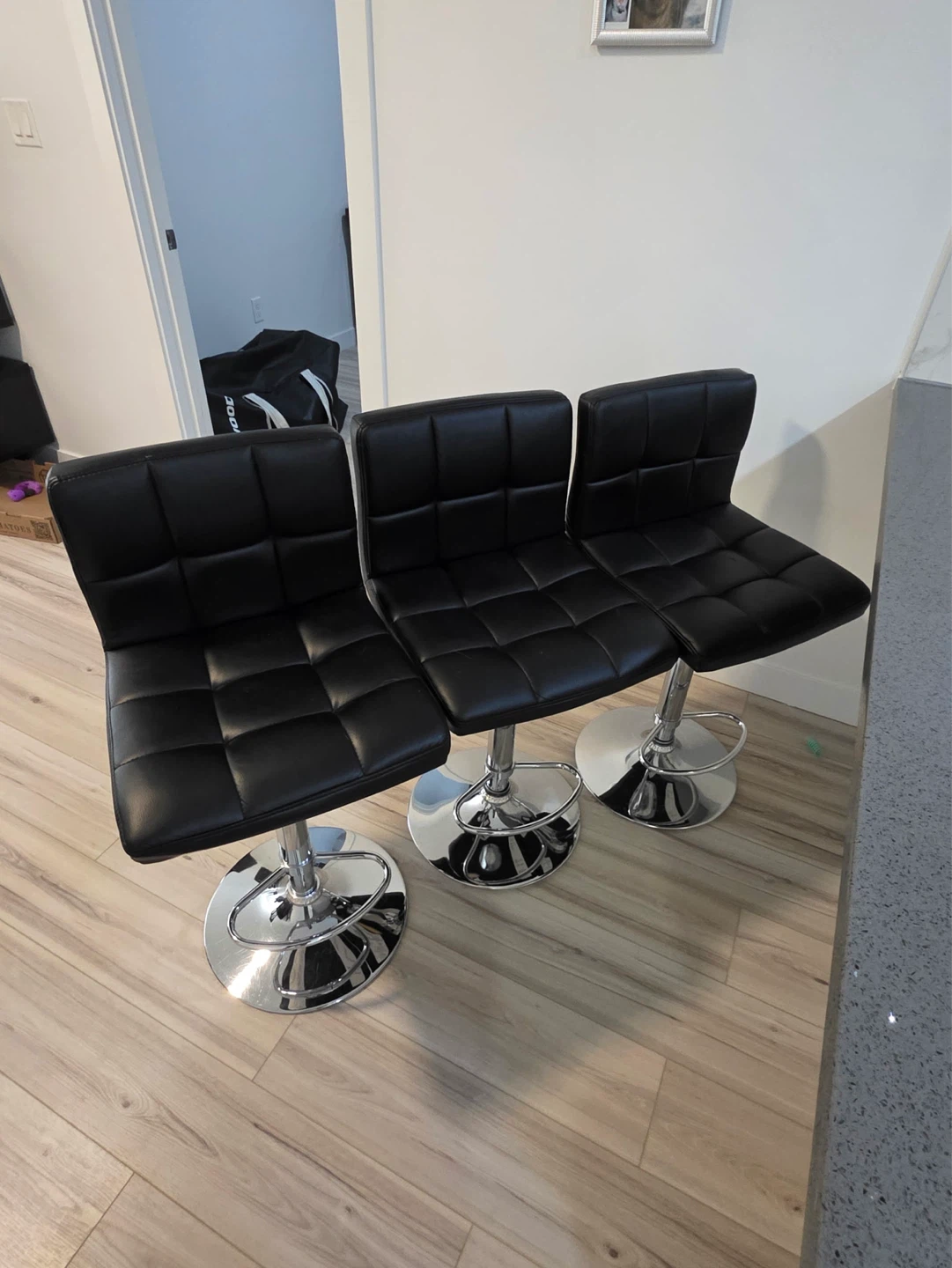 Leather island chairs