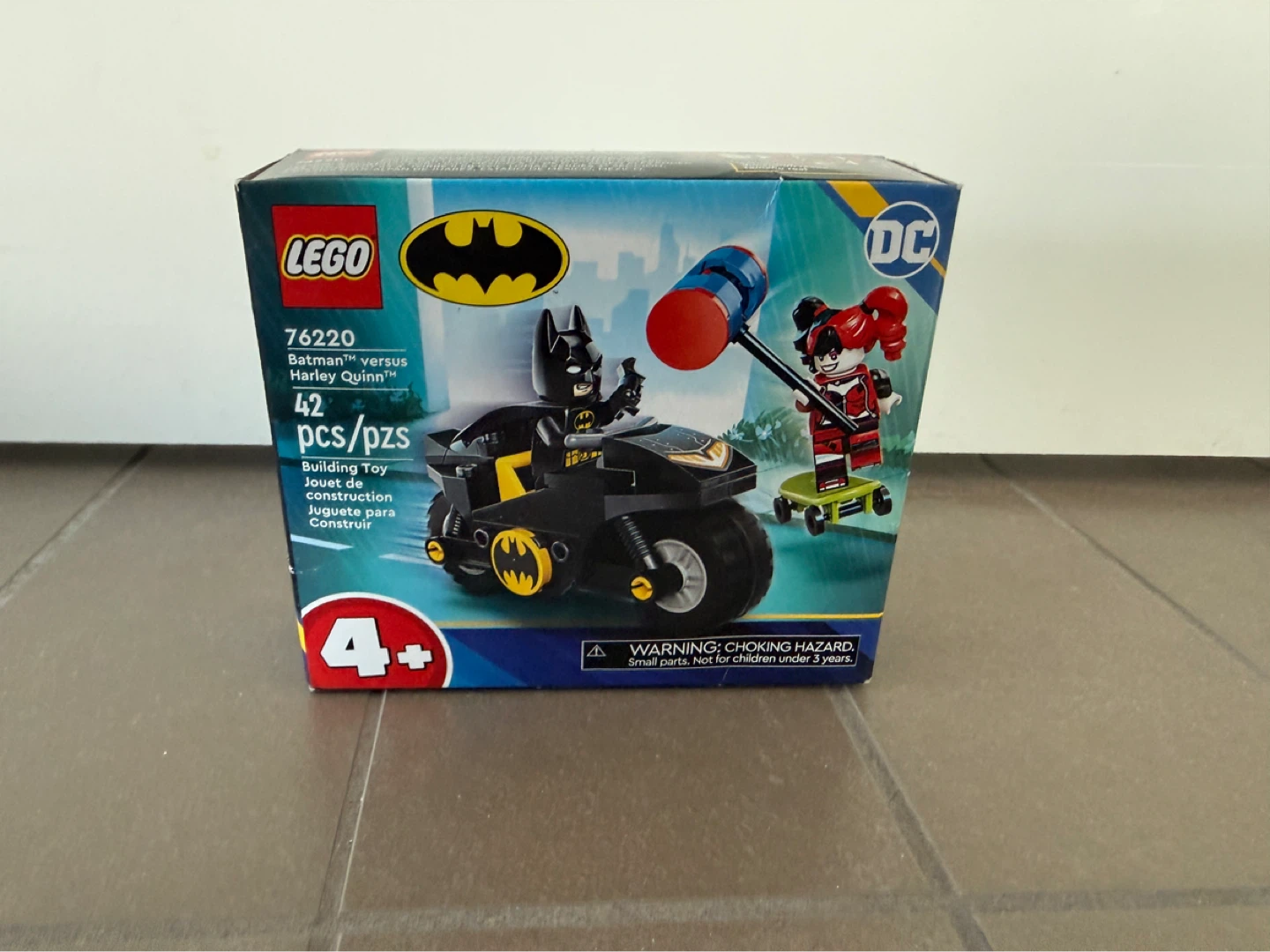 LEGO Batman vs Harley Quinn 76220